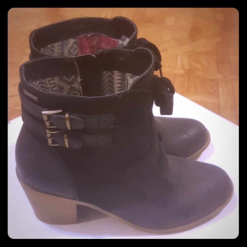 Roxy ankle boot